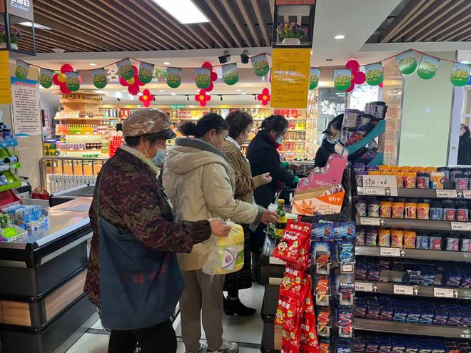 五一假期 我市菜籃子貨豐價穩，日用百貨銷售紅火